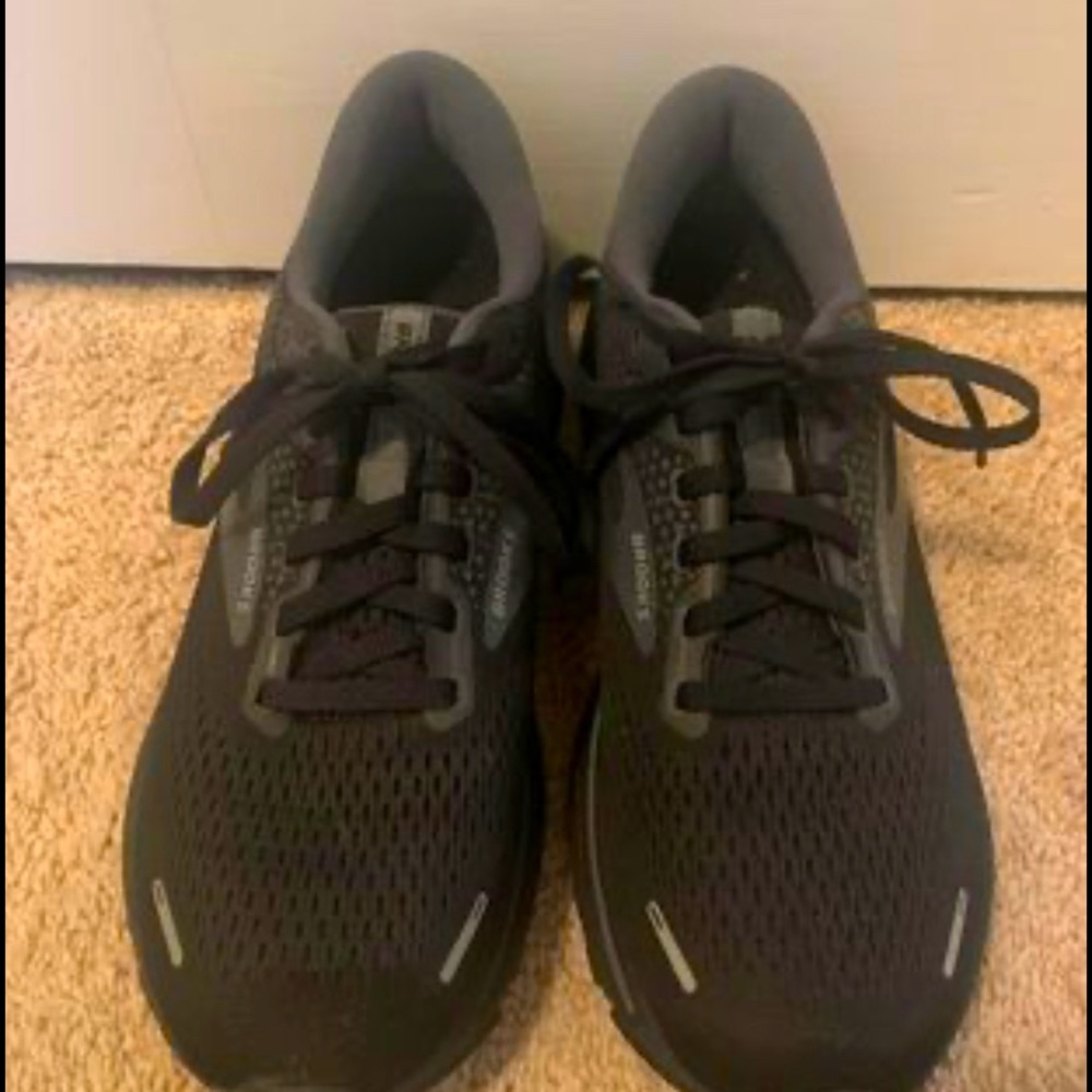 Brooks Ghost 14 black women’s size 8.5 running athletic walking shoes
